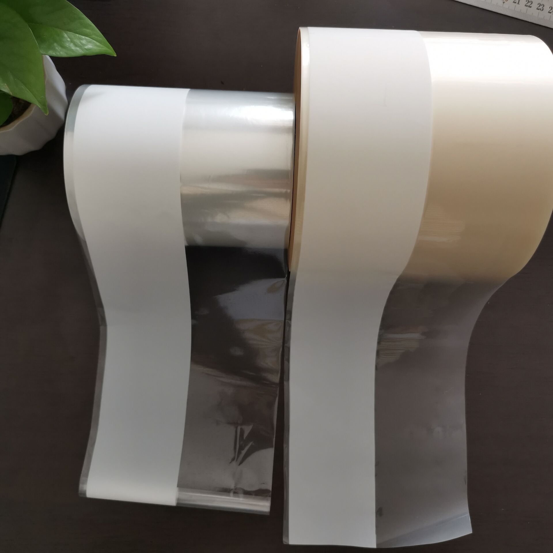 玻璃紙復(fù)合膜容易出現(xiàn)印刷問題的原因。